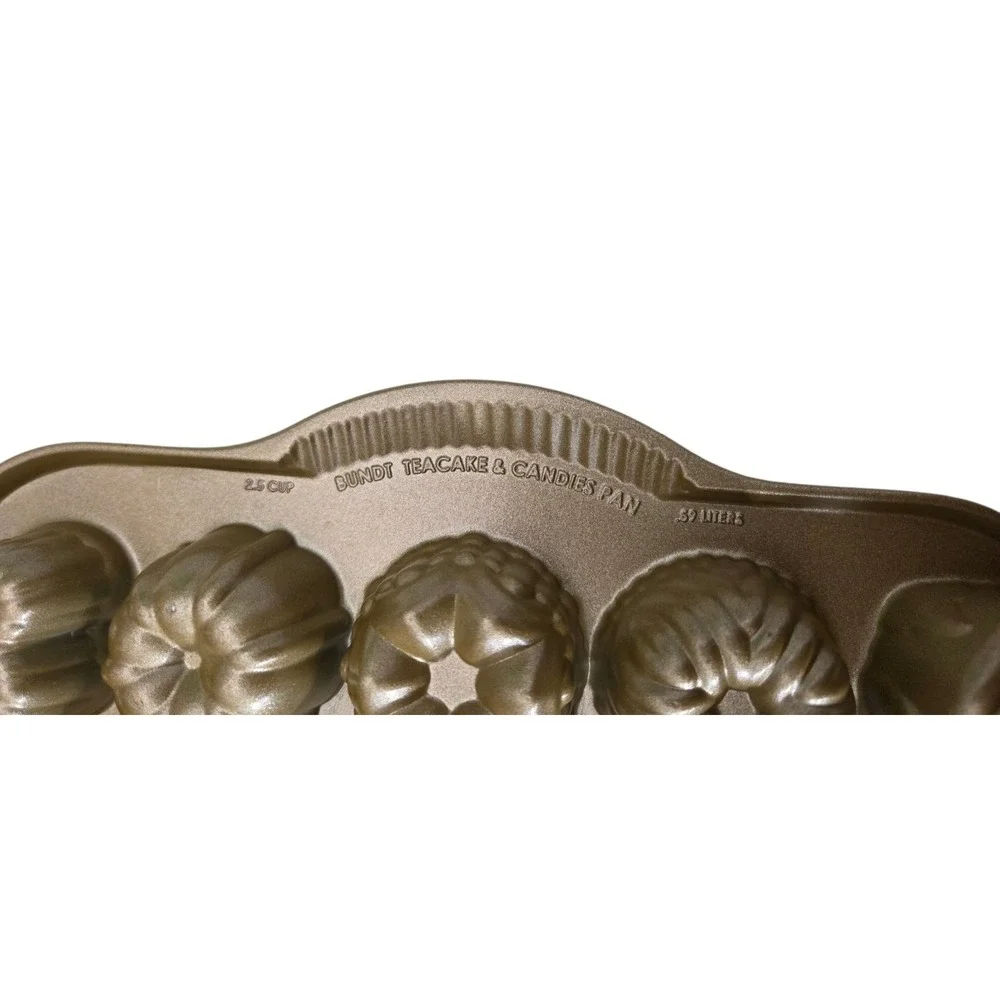 Nordic Ware Bundt Tea Cakes‎ and Candies Pan, Makes 30 Candies or Cakes